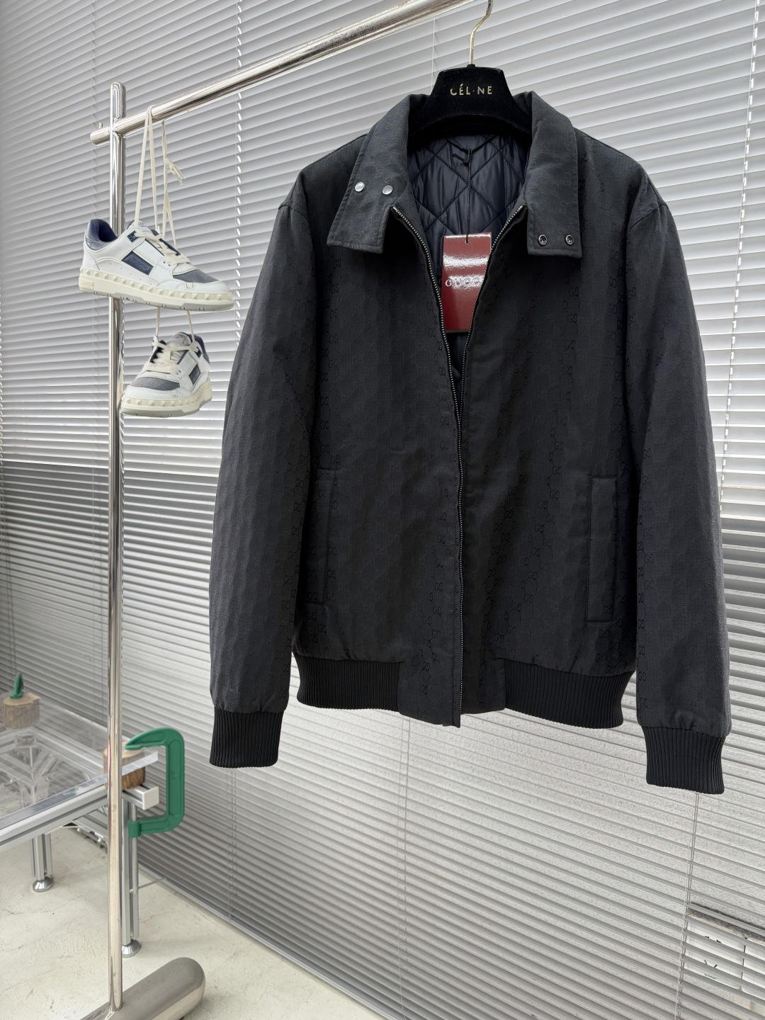 -GUCC 25fw新款GG格子布拉链夹层夹克本系列选用多种织物工艺诠释标志性GG元素，呈现丰富视觉层次