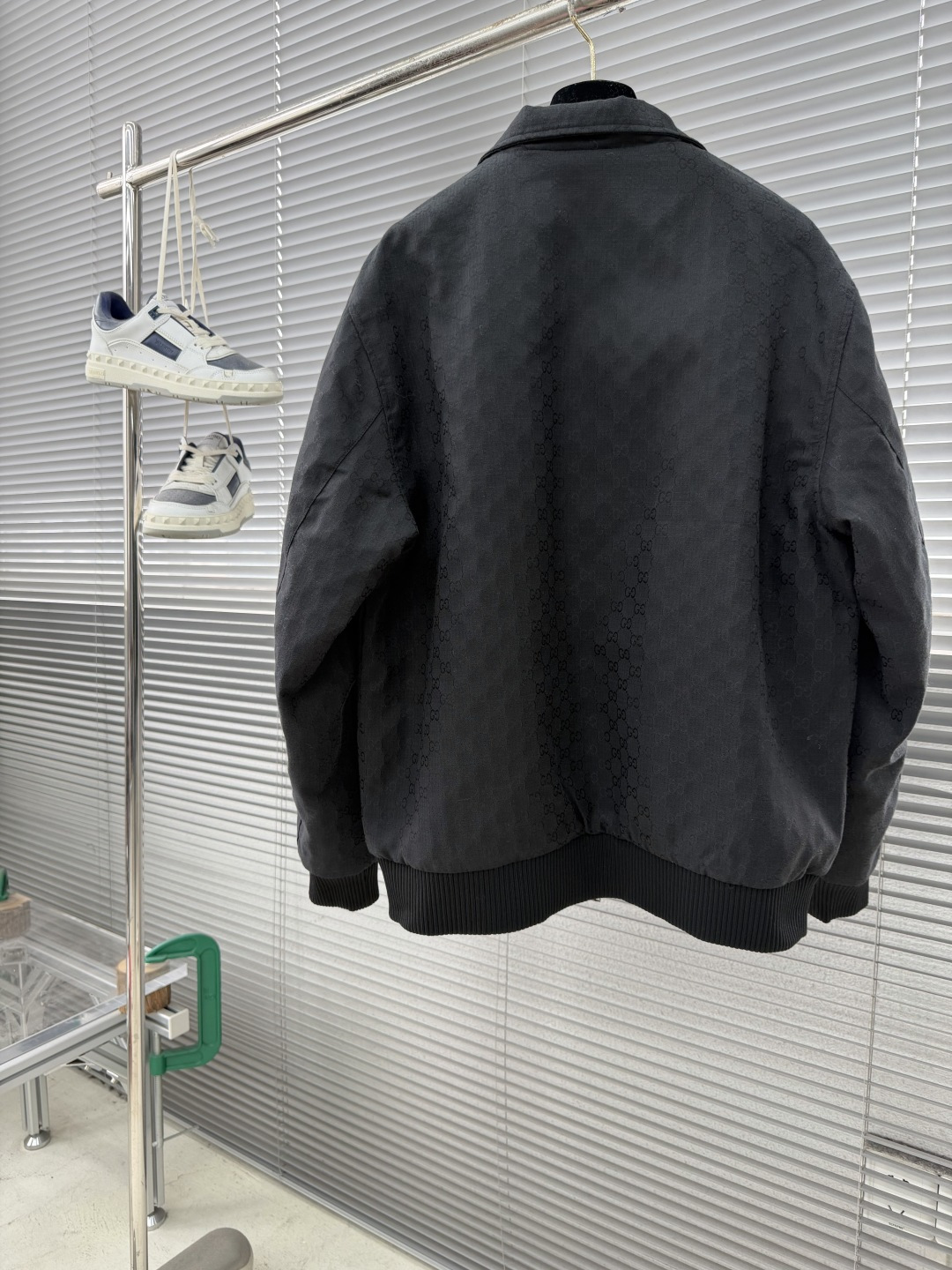 -GUCC 25fw新款GG格子布拉链夹层夹克本系列选用多种织物工艺诠释标志性GG元素，呈现丰富视觉层次