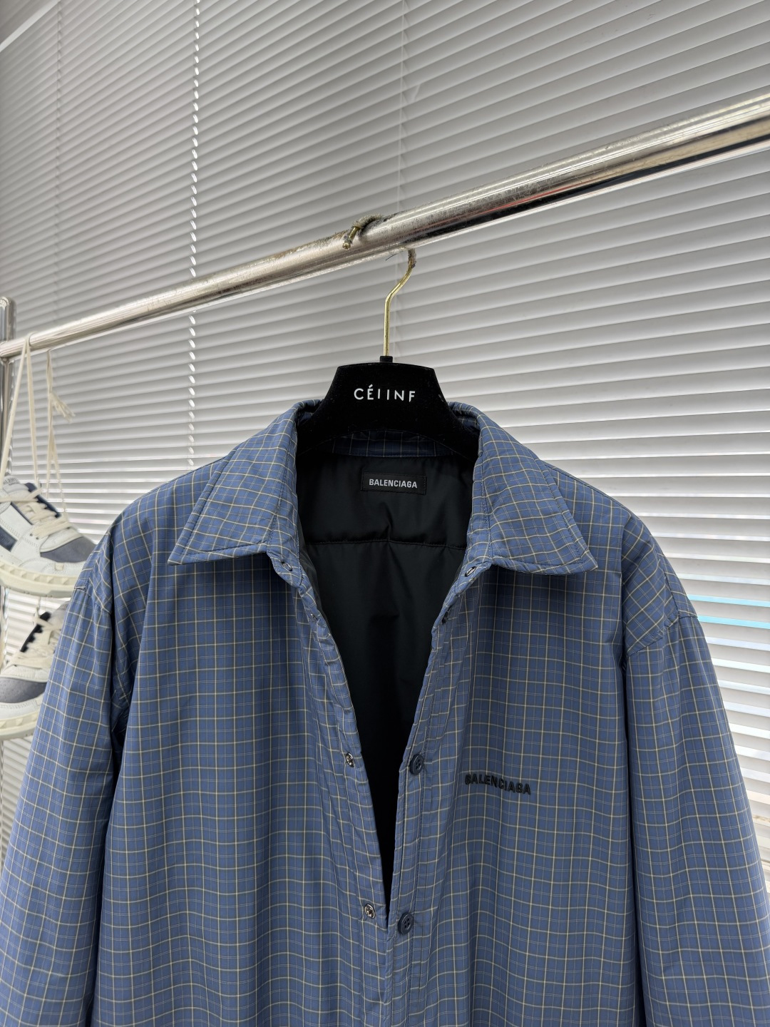 -Balenciag 25fw新款条纹刺绣夹克 蓝格纹夹克版型挺括，胸前BALNECIAG*刺绣 衣身轮