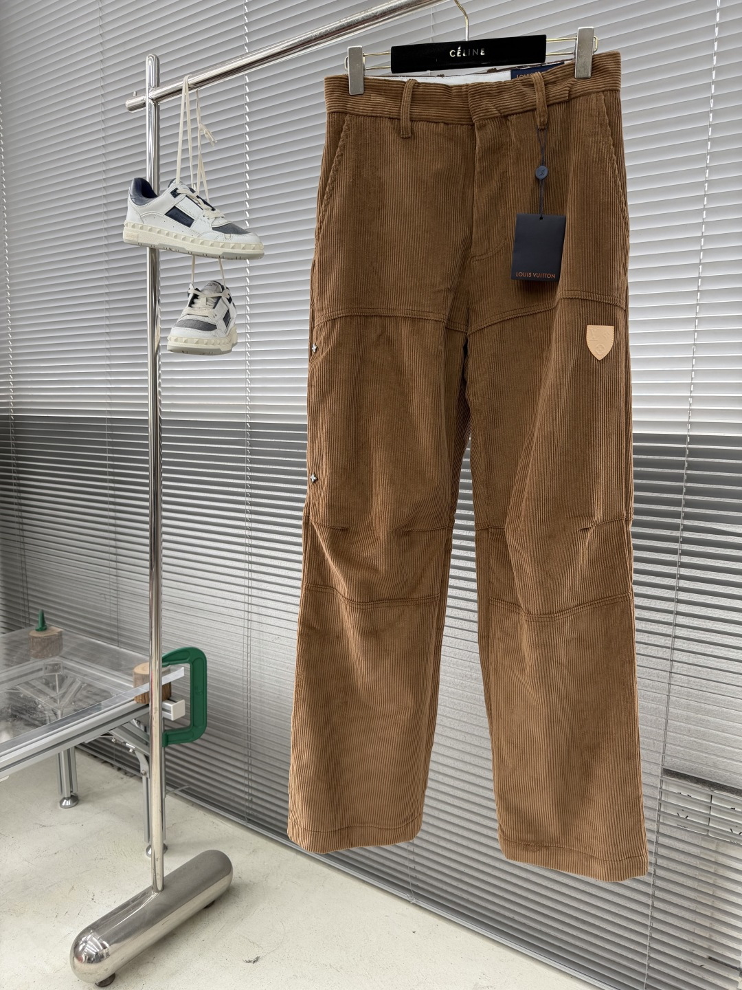 -驴牌 25fw新款休闲灯芯绒长裤本款舒适的长裤，将温暖的粗罗纹灯芯绒、经典色调与宽松的工装剪裁融为一体