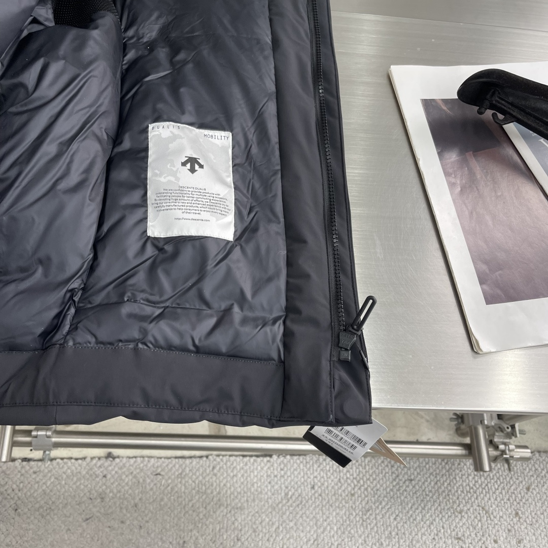 -DESCENTE 迪桑特 羽绒外套袖口带防风袖DUALIS都市日常通勤男子连帽鹅绒羽绒服 佳极品商务版