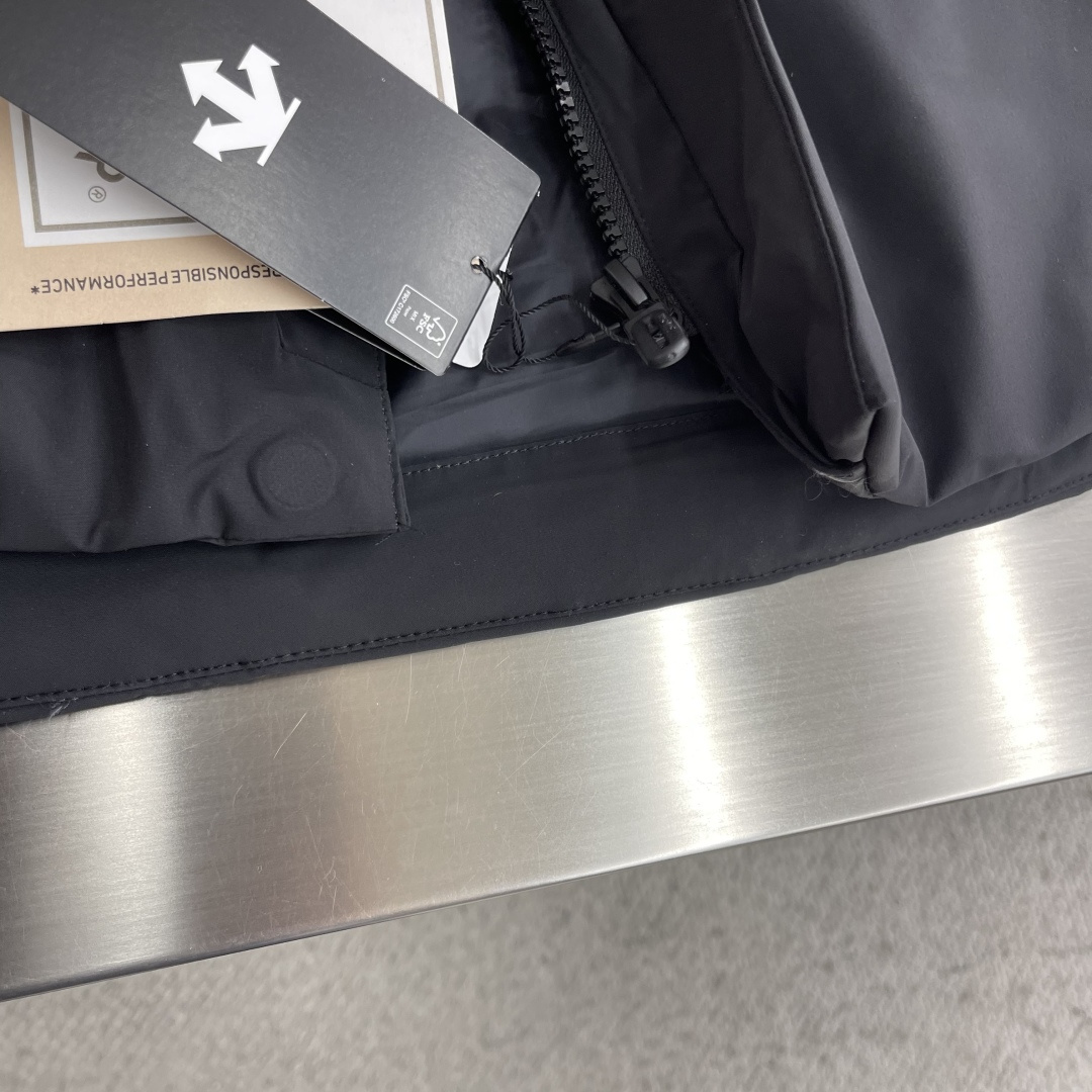 -DESCENTE 迪桑特 羽绒外套袖口带防风袖DUALIS都市日常通勤男子连帽鹅绒羽绒服 佳极品商务版