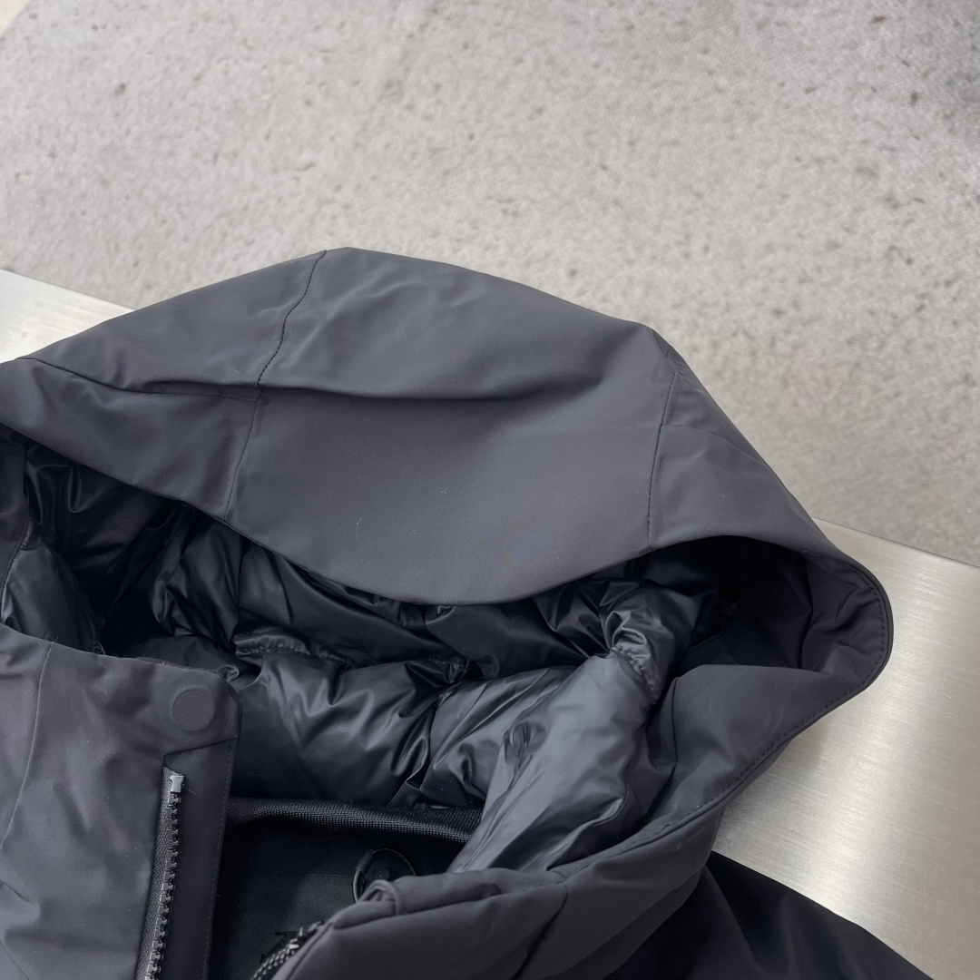 -DESCENTE 迪桑特 羽绒外套袖口带防风袖DUALIS都市日常通勤男子连帽鹅绒羽绒服 佳极品商务版