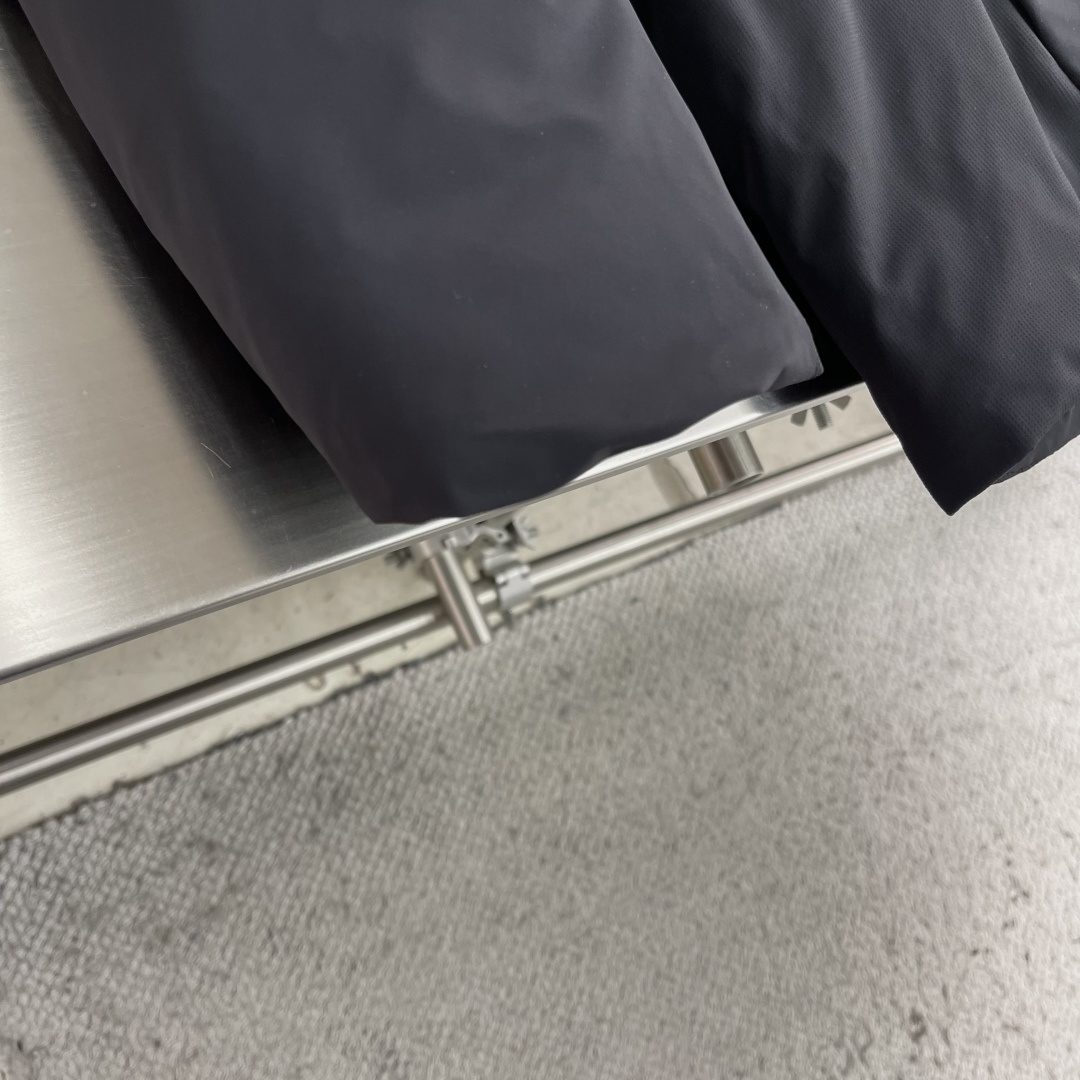 -DESCENTE 迪桑特 羽绒外套袖口带防风袖DUALIS都市日常通勤男子连帽鹅绒羽绒服 佳极品商务版