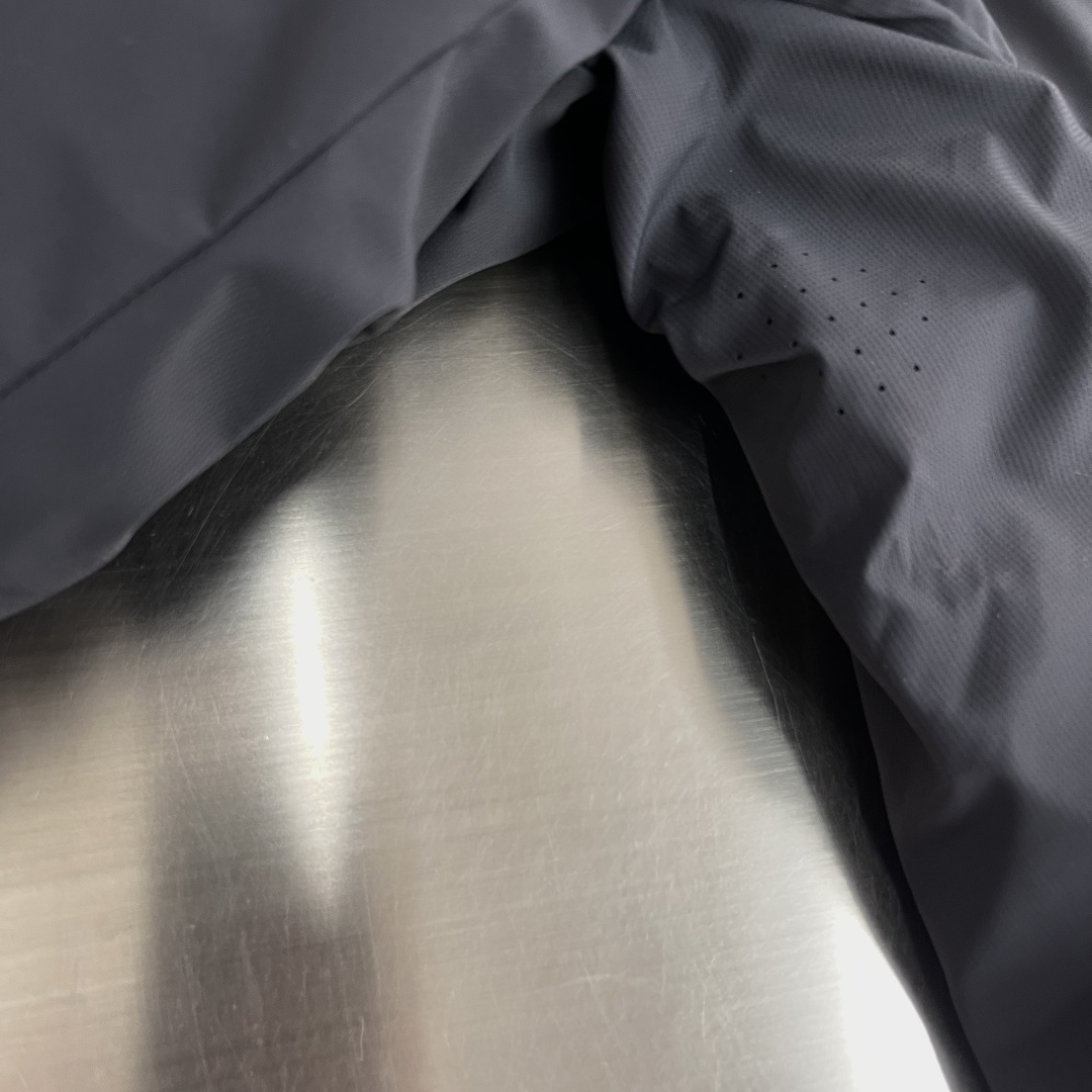 -DESCENTE 迪桑特 羽绒外套袖口带防风袖DUALIS都市日常通勤男子连帽鹅绒羽绒服 佳极品商务版