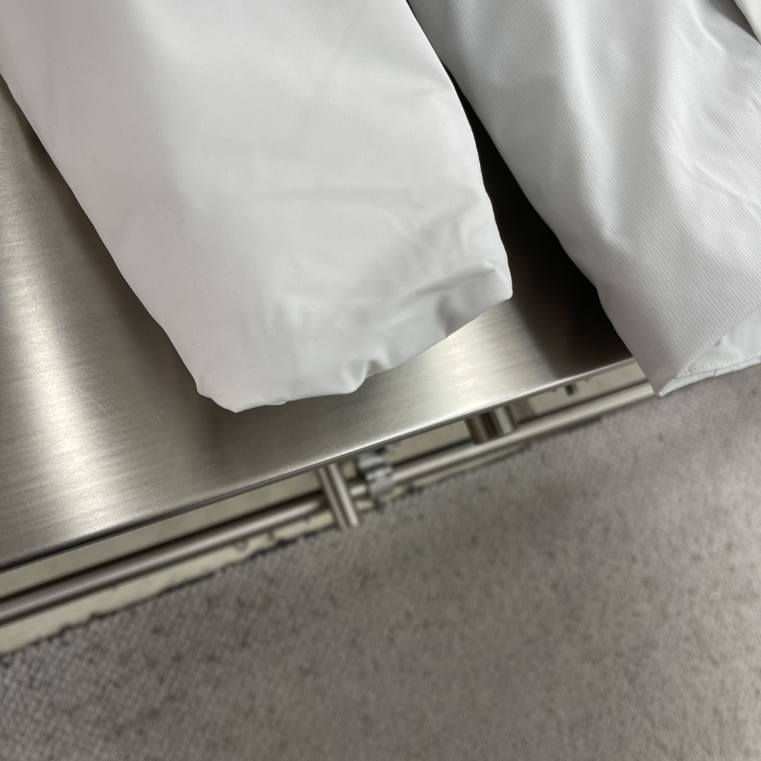 -DESCENTE 迪桑特 羽绒外套袖口带防风袖DUALIS都市日常通勤男子连帽鹅绒羽绒服 佳极品商务版