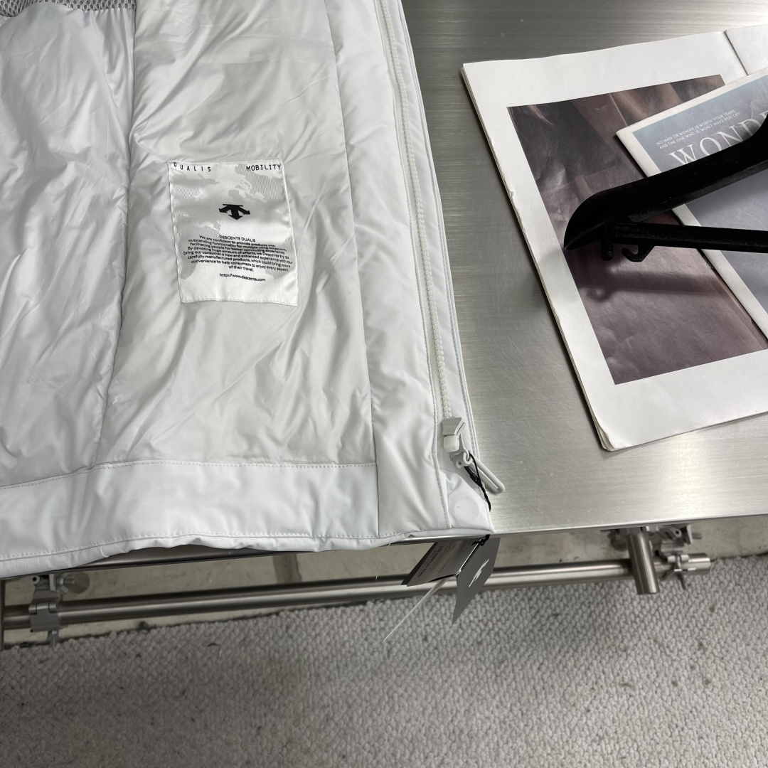 -DESCENTE 迪桑特 羽绒外套袖口带防风袖DUALIS都市日常通勤男子连帽鹅绒羽绒服 佳极品商务版