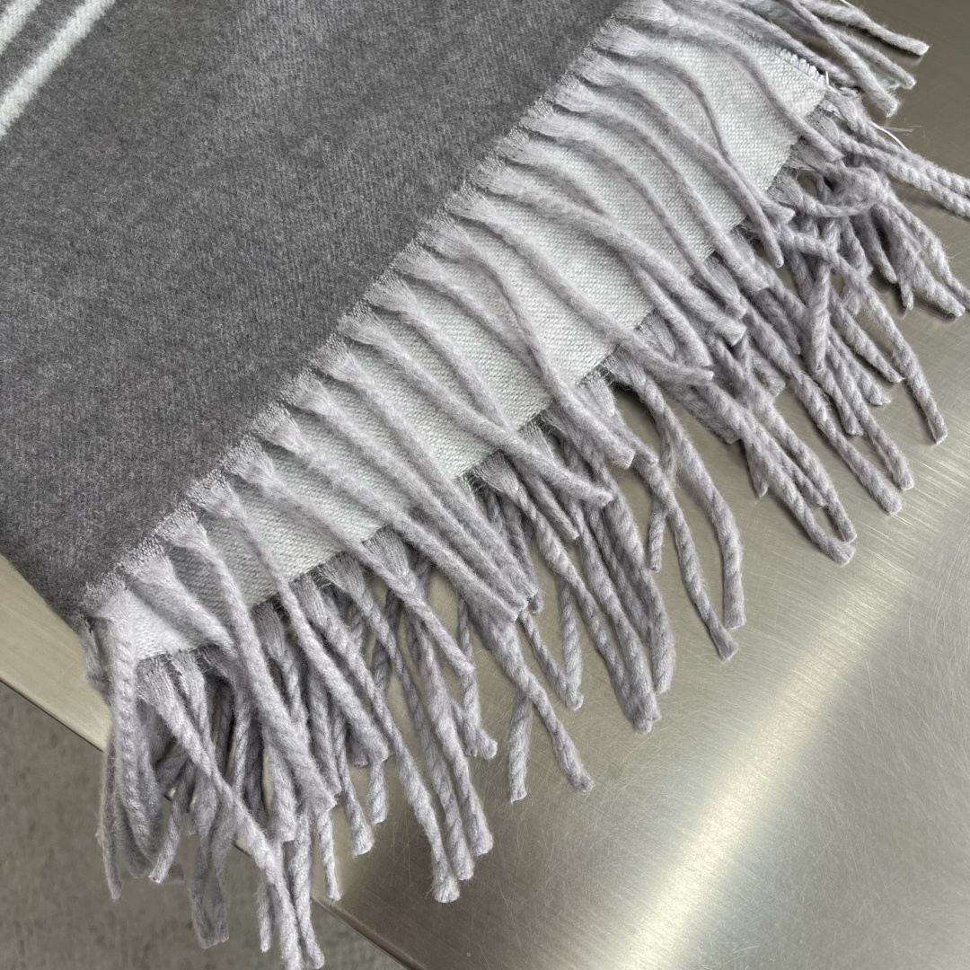 -西太后 🪐 双面毛呢 围巾🧣大围巾 🉑当披肩 围巾两用 面料厚实保暖 舒适柔软轻肤 绝对是搭配最好的单