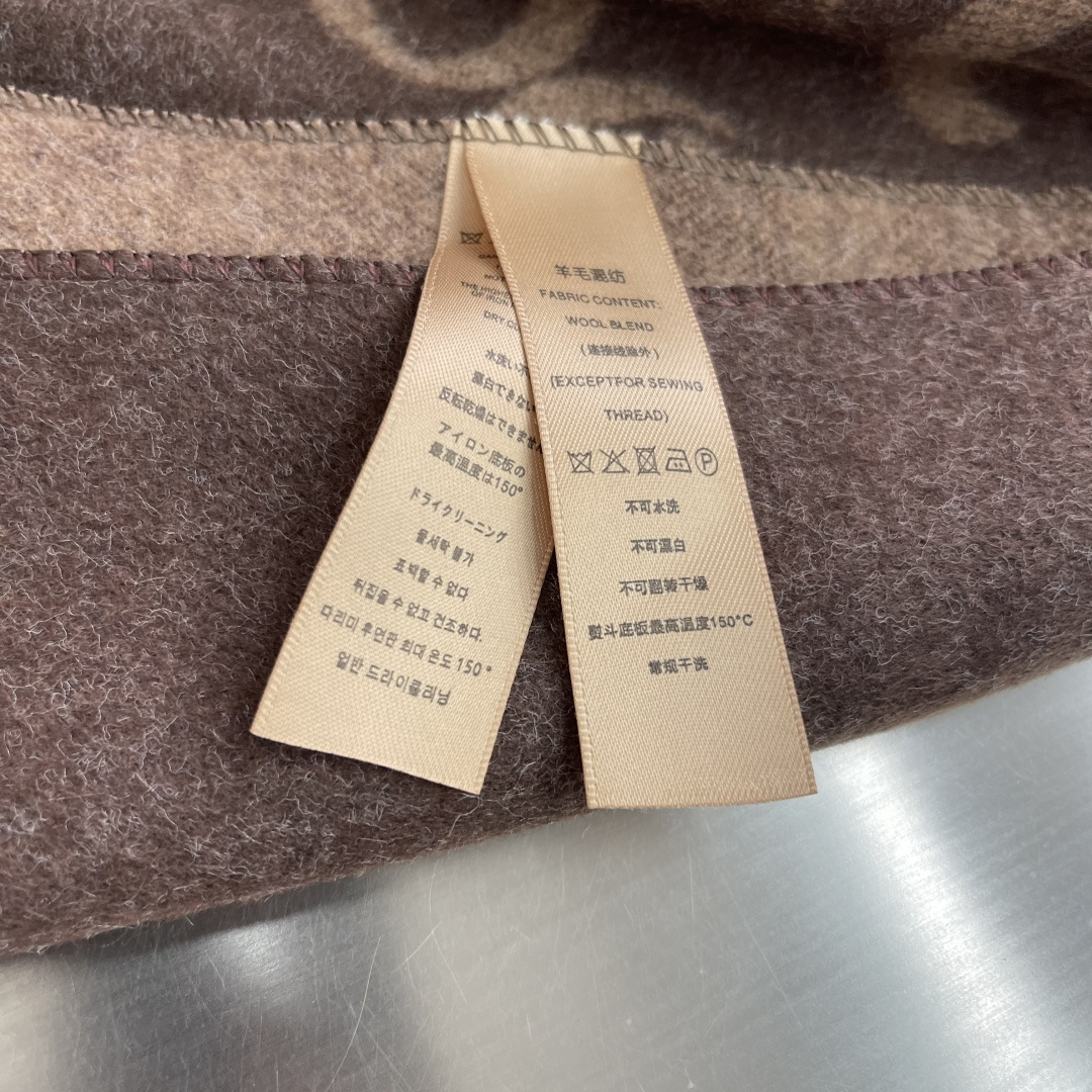 -西太后 🪐 双面毛呢 围巾🧣大围巾 🉑当披肩 围巾两用 面料厚实保暖 舒适柔软轻肤 绝对是搭配最好的单