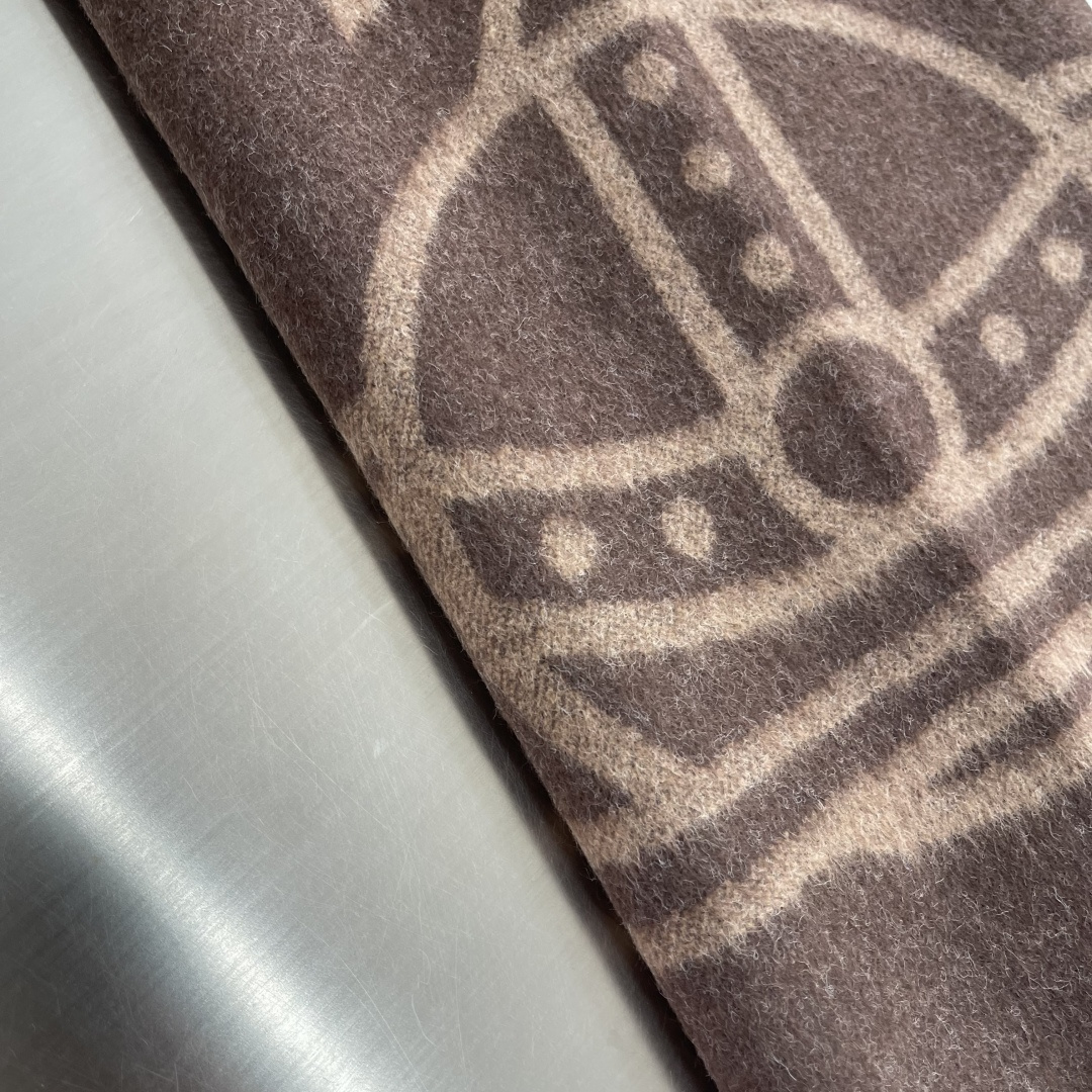 -西太后 🪐 双面毛呢 围巾🧣大围巾 🉑当披肩 围巾两用 面料厚实保暖 舒适柔软轻肤 绝对是搭配最好的单