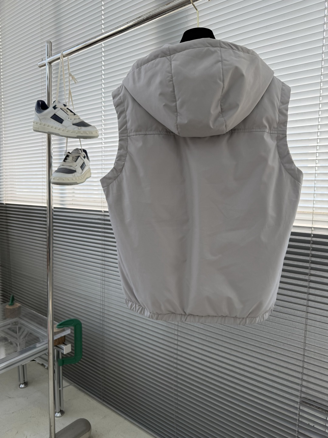 -BC 25fw科技纤维面料连帽羽绒马甲。男士经典徽章刺绣时尚撞色拉链羽绒马甲外套！贸易公司渠道稀出，同