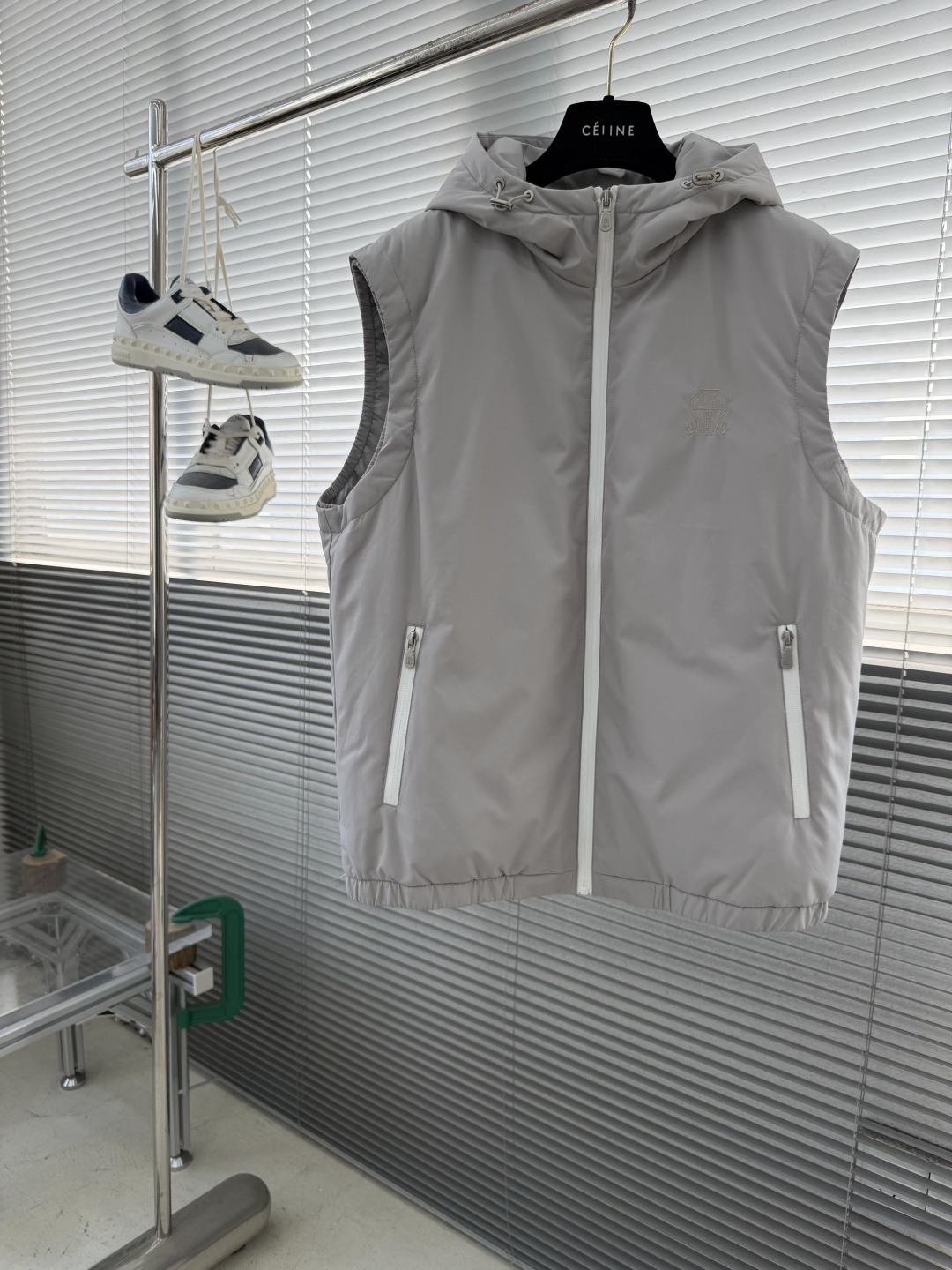 -BC 25fw科技纤维面料连帽羽绒马甲。男士经典徽章刺绣时尚撞色拉链羽绒马甲外套！贸易公司渠道稀出，同