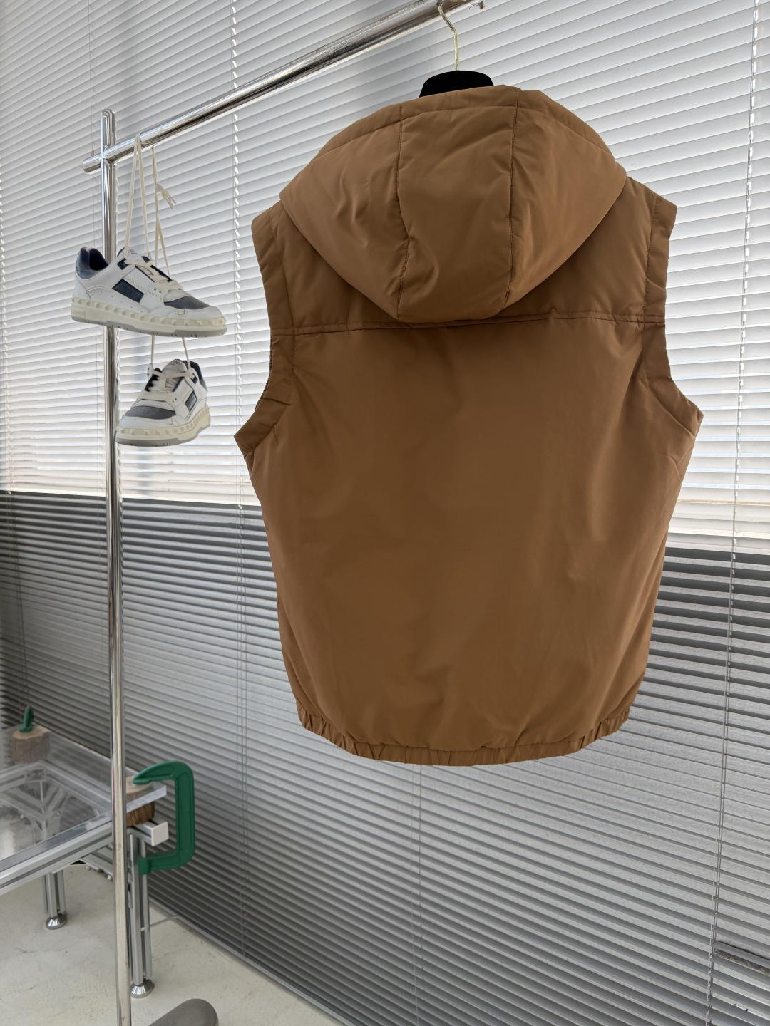 -BC 25fw科技纤维面料连帽羽绒马甲。男士经典徽章刺绣时尚撞色拉链羽绒马甲外套！贸易公司渠道稀出，同