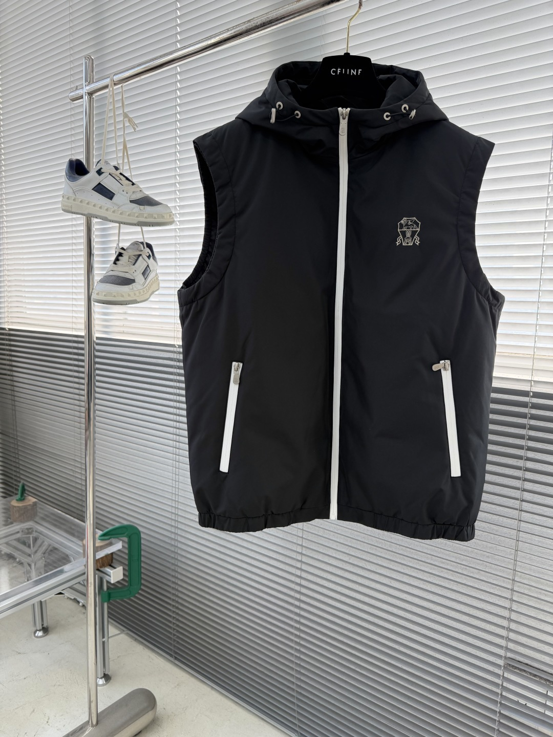 -BC 25fw科技纤维面料连帽羽绒马甲。男士经典徽章刺绣时尚撞色拉链羽绒马甲外套！贸易公司渠道稀出，同