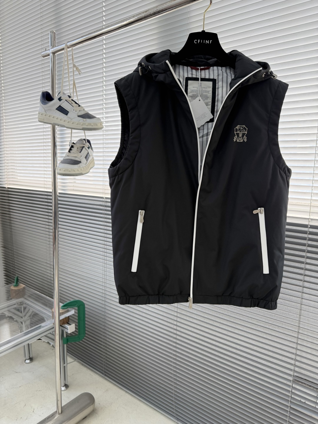 -BC 25fw科技纤维面料连帽羽绒马甲。男士经典徽章刺绣时尚撞色拉链羽绒马甲外套！贸易公司渠道稀出，同