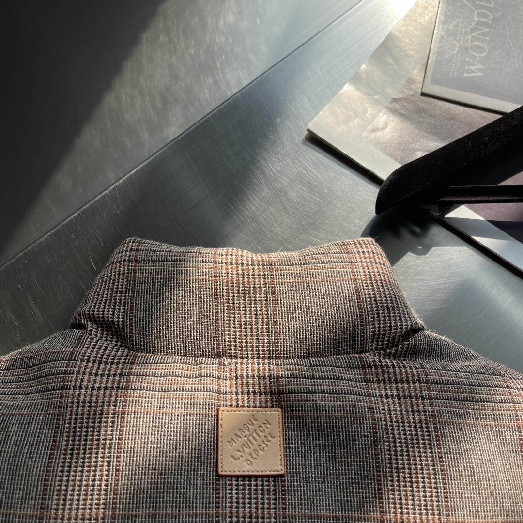 -驴牌 25fw新款粗花呢束腰夹克这款夹克汲取英伦绅士着装传统，以雅致威尔士亲王格纹粗花呢焕新诠释经典廓