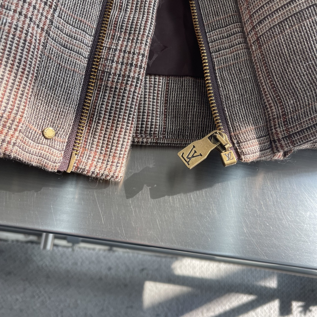 -驴牌 25fw新款粗花呢束腰夹克这款夹克汲取英伦绅士着装传统，以雅致威尔士亲王格纹粗花呢焕新诠释经典廓