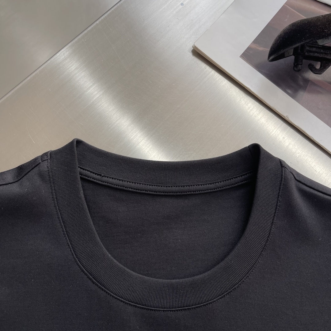 -GVC 印花细节全棉T恤面料质感很好，亲肤感强，穿着舒适！尺码:S-XXL肩宽4445474850胸围