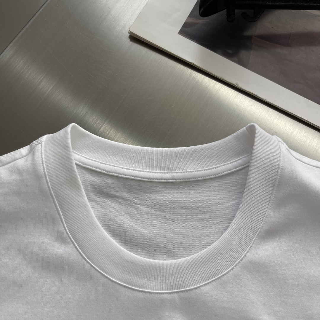 -GVC 印花细节全棉T恤面料质感很好，亲肤感强，穿着舒适！尺码:S-XXL肩宽4445474850胸围