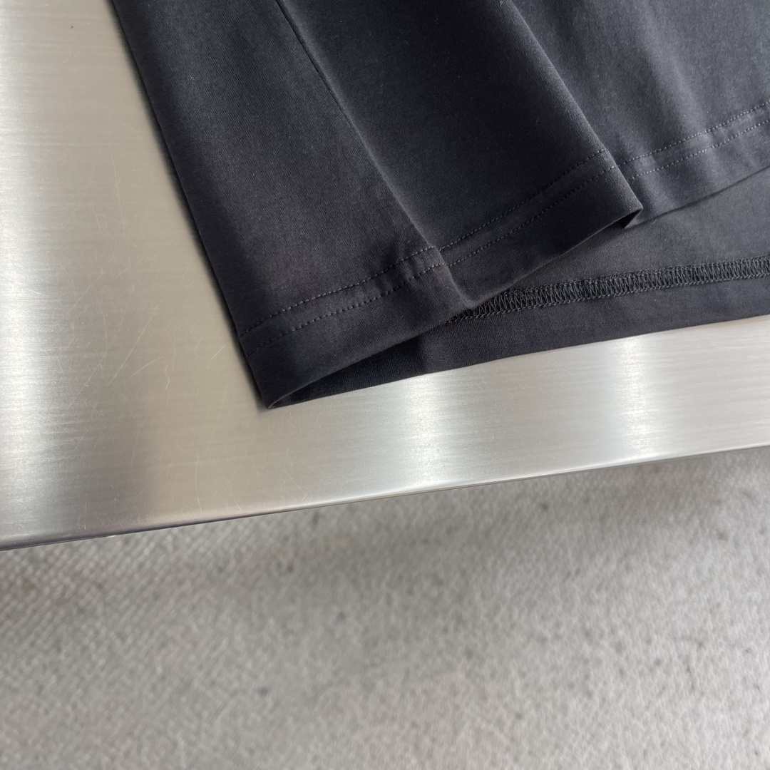 -GVC 印花细节全棉T恤面料质感很好，亲肤感强，穿着舒适！尺码:S-XXL肩宽4445474850胸围