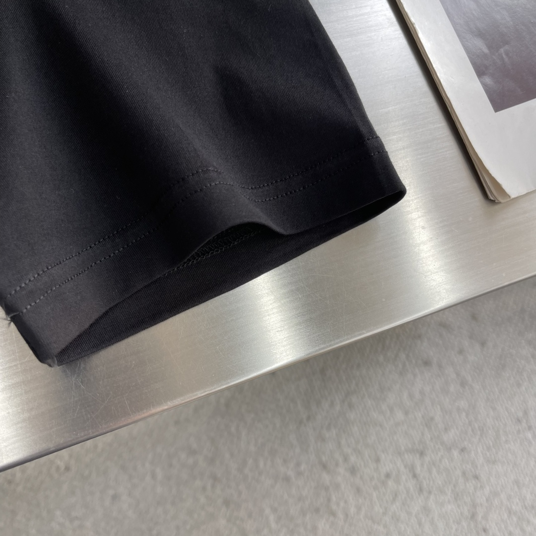 -GVC 印花细节全棉T恤面料质感很好，亲肤感强，穿着舒适！尺码:S-XXL肩宽4445474850胸围