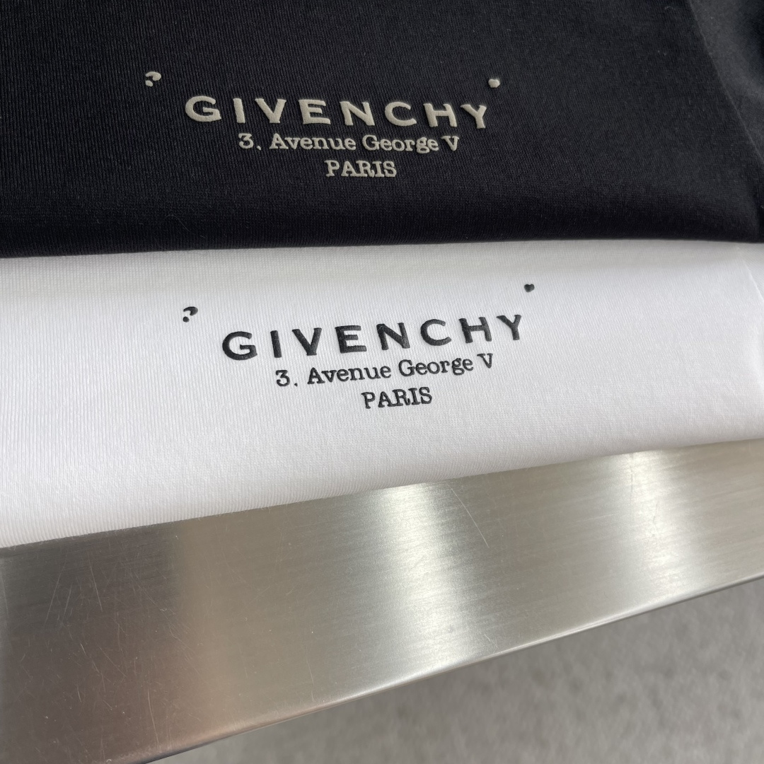 -GVC 印花细节全棉T恤面料质感很好，亲肤感强，穿着舒适！尺码:S-XXL肩宽4445474850胸围