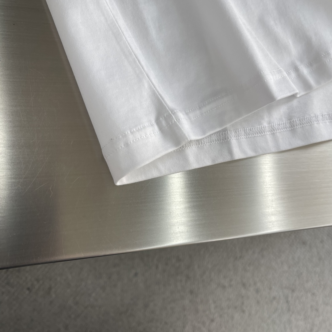 -GVC 印花细节全棉T恤面料质感很好，亲肤感强，穿着舒适！尺码:S-XXL肩宽4445474850胸围