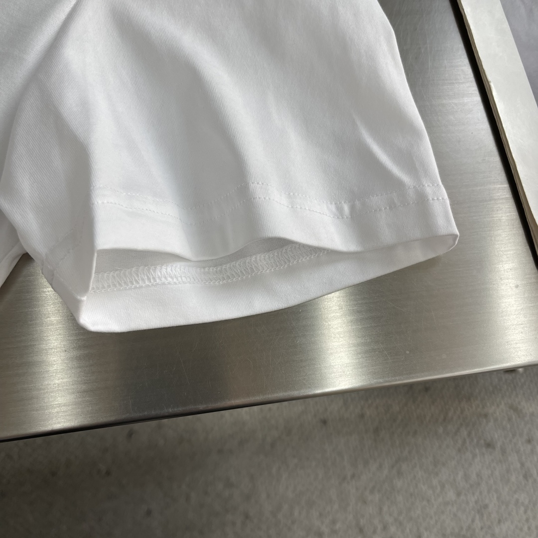 -GVC 印花细节全棉T恤面料质感很好，亲肤感强，穿着舒适！尺码:S-XXL肩宽4445474850胸围