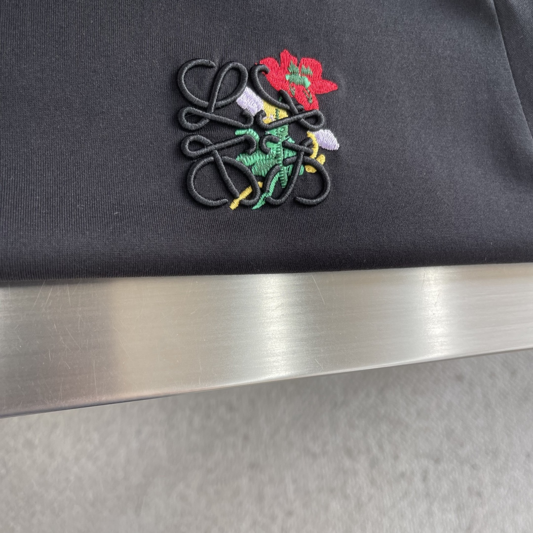 -LOEW 刺绣细节全棉T恤面料质感很好，亲肤感强，穿着舒适！尺码:S-XXL肩宽4445474850胸