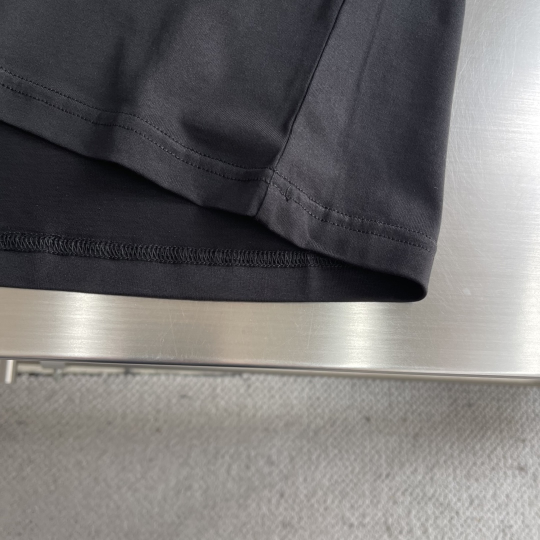 -LOEW 刺绣细节全棉T恤面料质感很好，亲肤感强，穿着舒适！尺码:S-XXL肩宽4445474850胸