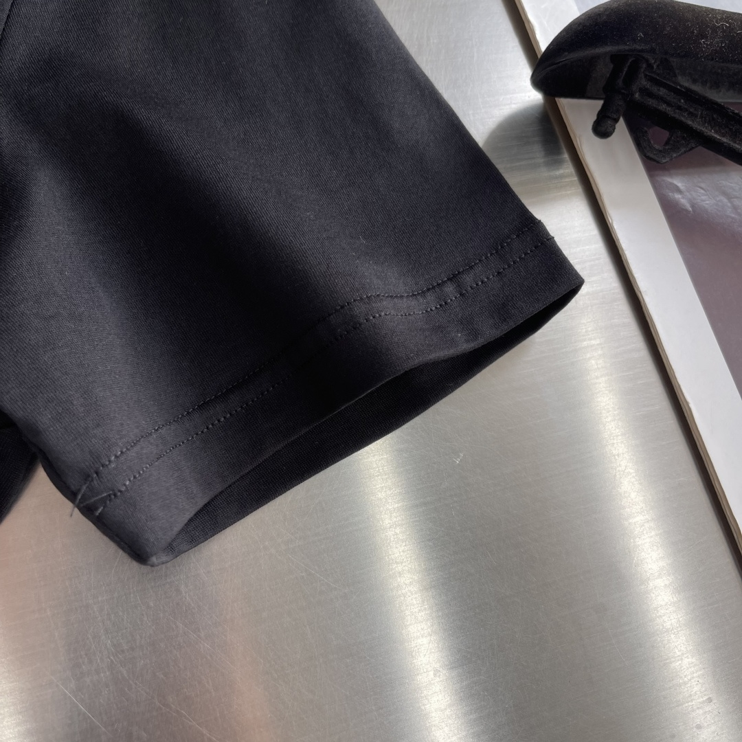 -LOEW 刺绣细节全棉T恤面料质感很好，亲肤感强，穿着舒适！尺码:S-XXL肩宽4445474850胸