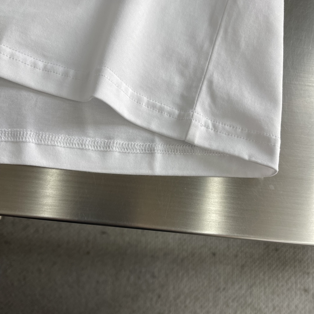 -LOEW 刺绣细节全棉T恤面料质感很好，亲肤感强，穿着舒适！尺码:S-XXL肩宽4445474850胸