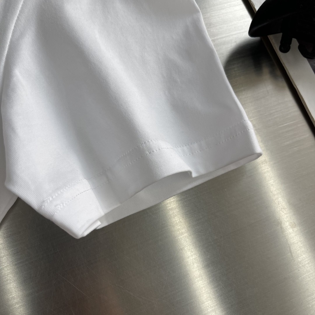 -LOEW 刺绣细节全棉T恤面料质感很好，亲肤感强，穿着舒适！尺码:S-XXL肩宽4445474850胸