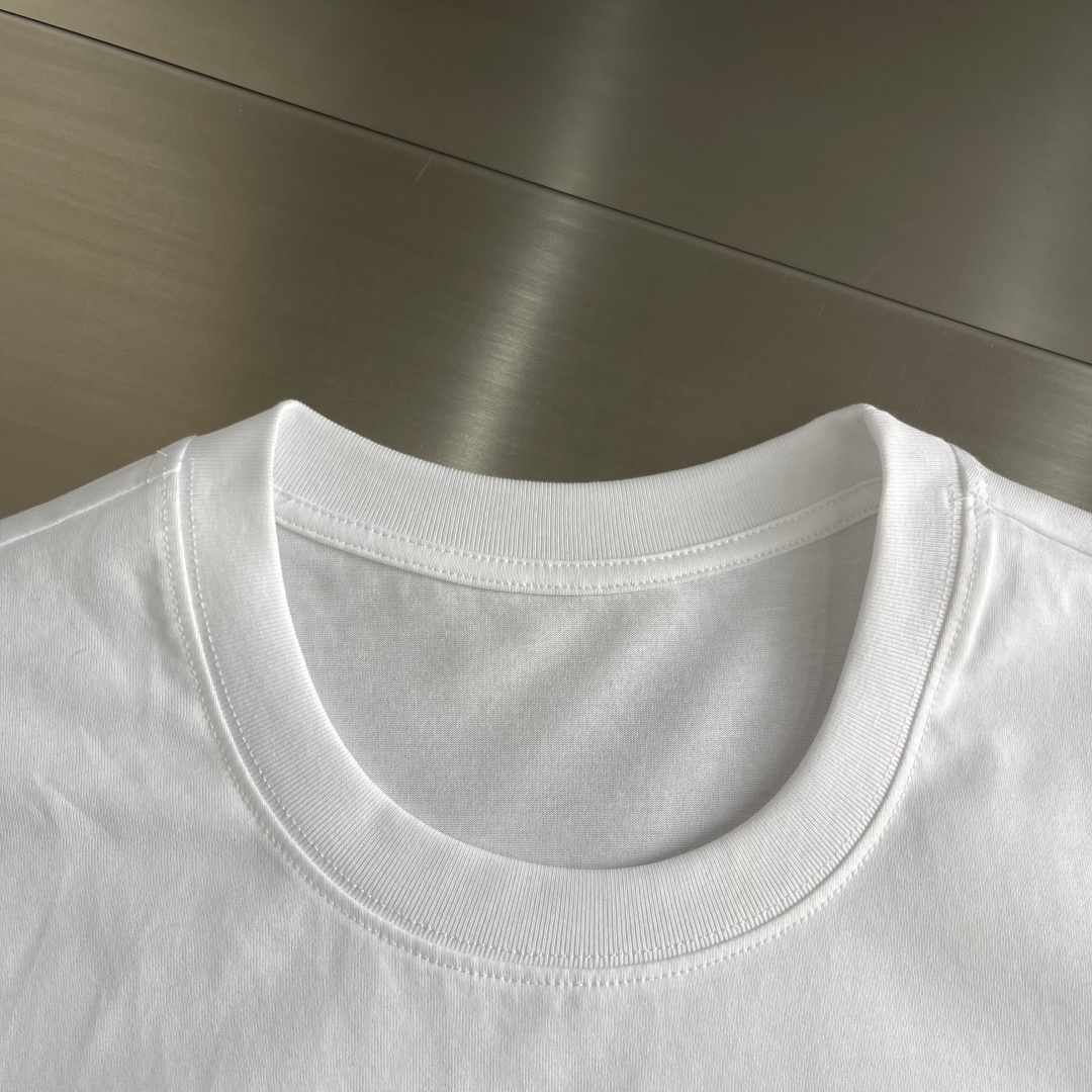 -LOEW 刺绣细节全棉T恤面料质感很好，亲肤感强，穿着舒适！尺码:S-XXL肩宽4445474850胸