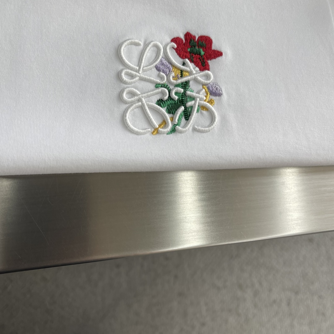 -LOEW 刺绣细节全棉T恤面料质感很好，亲肤感强，穿着舒适！尺码:S-XXL肩宽4445474850胸