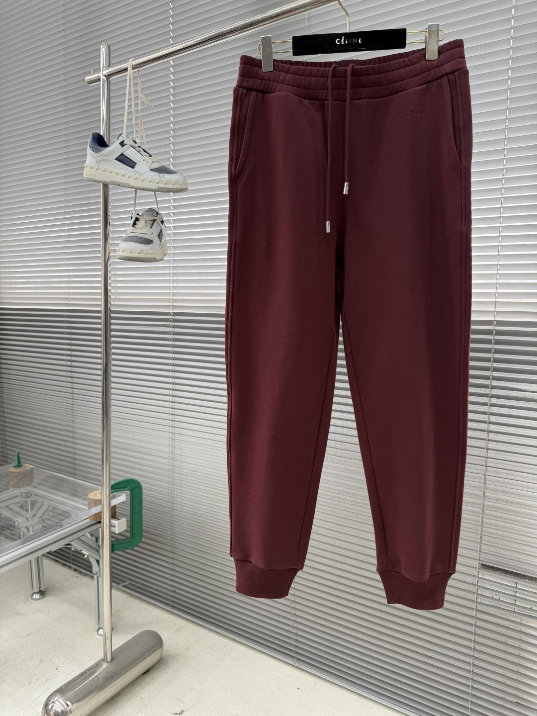 -GVC 秋冬新款字母刺绣LOGO休闲裤 长裤 官网同步发售。定制面料，舒适度极好，手触感强烈。辨识度极