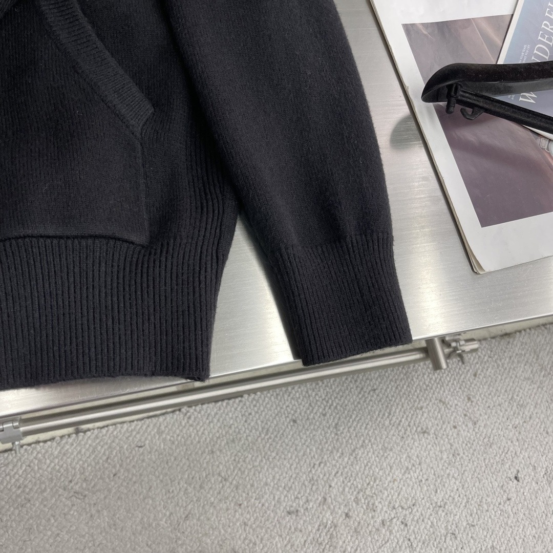 -Stone Island 秋冬季新品 半高立领 拉链针织开衫。袖标可拆取。 石头岛经典基础款高街风袖臂徽章log -Stone Island 秋冬季新品 半高立领 拉链针织开衫。袖标可拆取。 石头岛经典基础款高街风袖臂徽章log