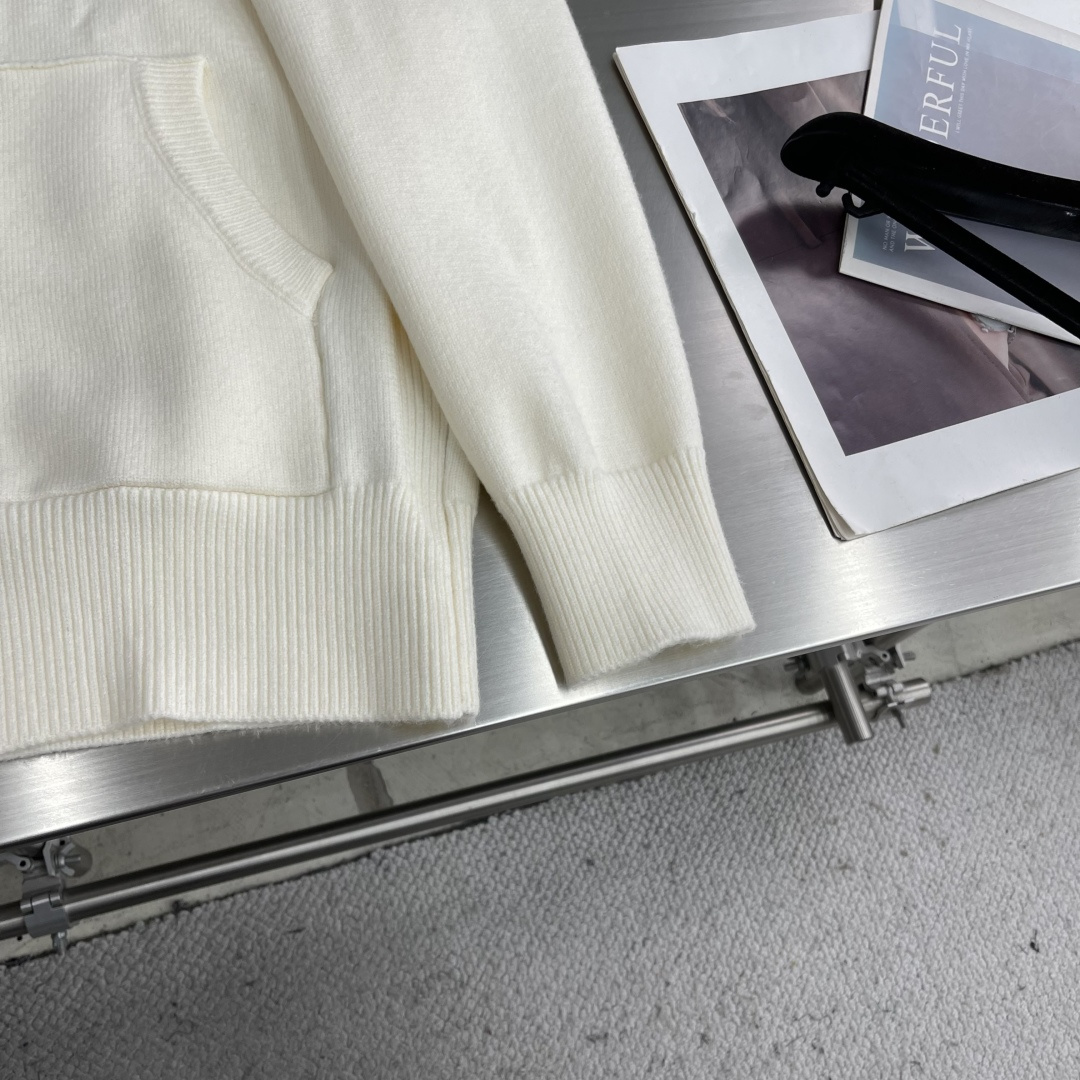 -Stone Island 秋冬季新品 半高立领 拉链针织开衫。袖标可拆取。 石头岛经典基础款高街风袖臂徽章log -Stone Island 秋冬季新品 半高立领 拉链针织开衫。袖标可拆取。 石头岛经典基础款高街风袖臂徽章log