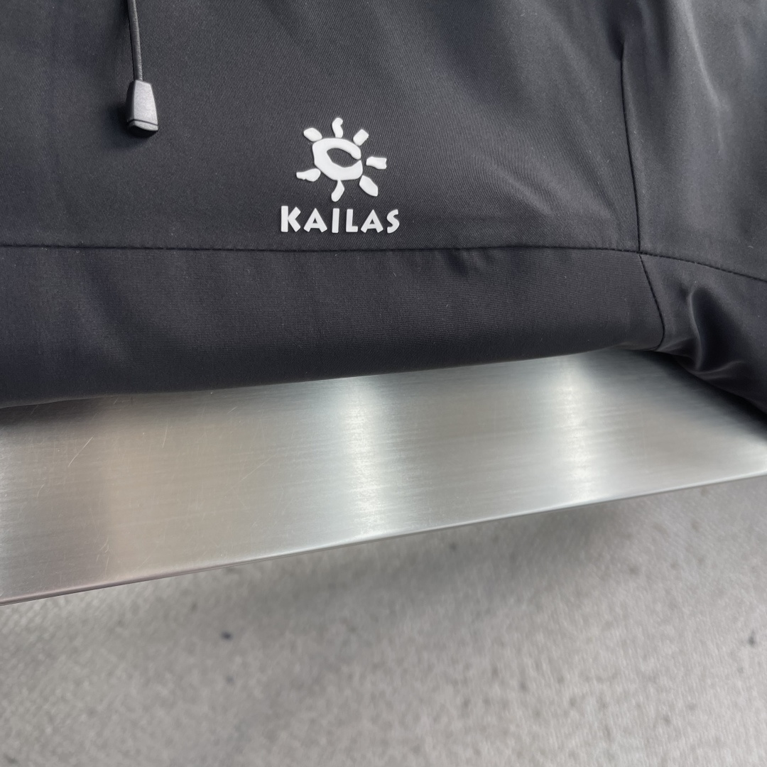-KAILAS凯乐石硬壳三合一羽绒冲锋衣可拆卸羽绒内胆，六防科技，三层压胶工艺，高密三合一科技型面料！登