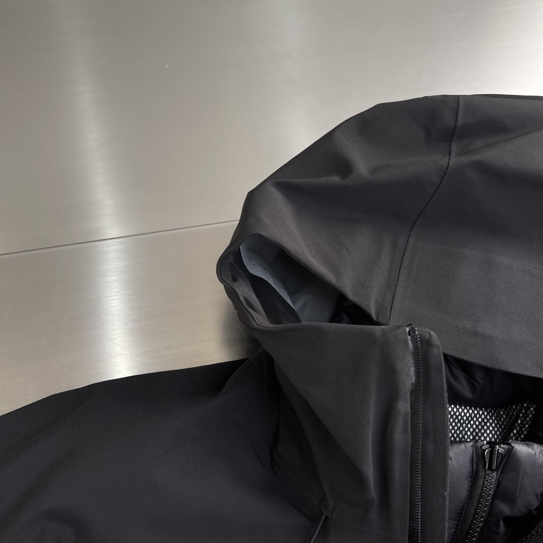 -KAILAS凯乐石硬壳三合一羽绒冲锋衣可拆卸羽绒内胆，六防科技，三层压胶工艺，高密三合一科技型面料！登