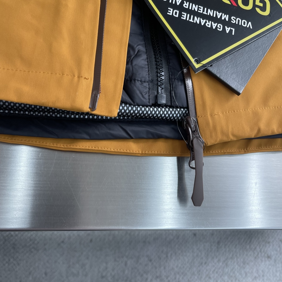 -KAILAS凯乐石硬壳三合一羽绒冲锋衣可拆卸羽绒内胆，六防科技，三层压胶工艺，高密三合一科技型面料！登