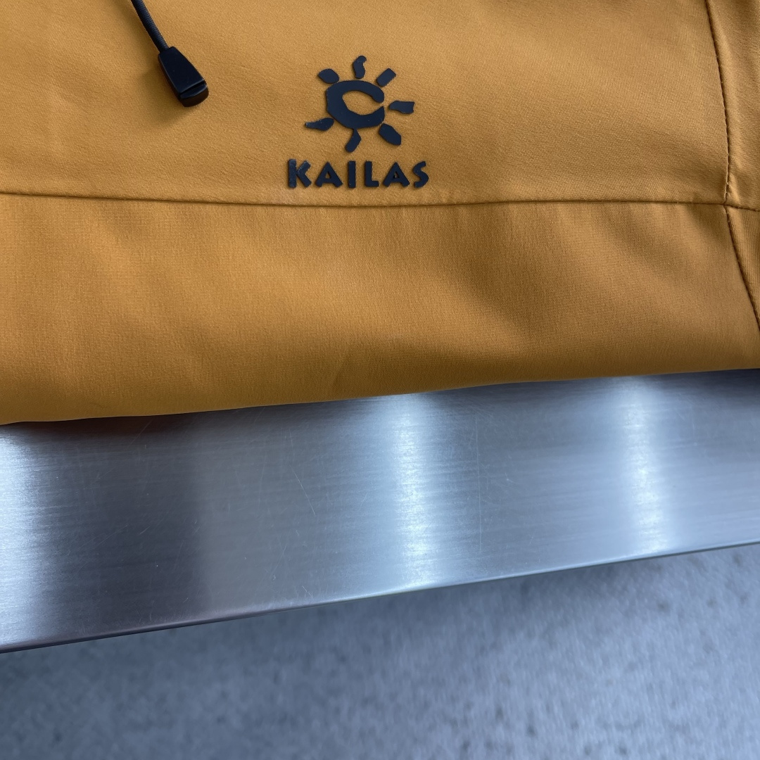 -KAILAS凯乐石硬壳三合一羽绒冲锋衣可拆卸羽绒内胆，六防科技，三层压胶工艺，高密三合一科技型面料！登