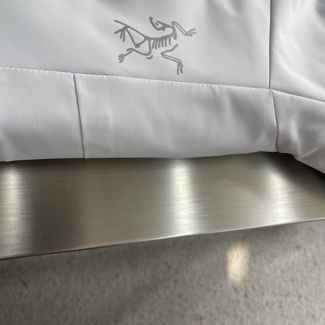 -🐦 鸟家 轻量硬壳户外冲锋衣！羽绒内胆三合一冲锋衣！户外山系风，适应多种场景穿着。赶紧给家里人安排件把