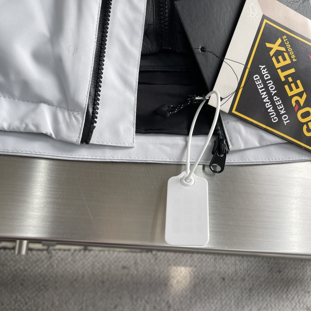 -🐦 鸟家 轻量硬壳户外冲锋衣！羽绒内胆三合一冲锋衣！户外山系风，适应多种场景穿着。赶紧给家里人安排件把