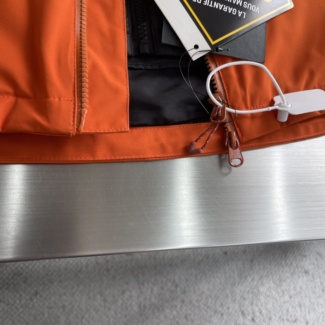 -🐦 鸟家 轻量硬壳户外冲锋衣！羽绒内胆三合一冲锋衣！户外山系风，适应多种场景穿着。赶紧给家里人安排件把