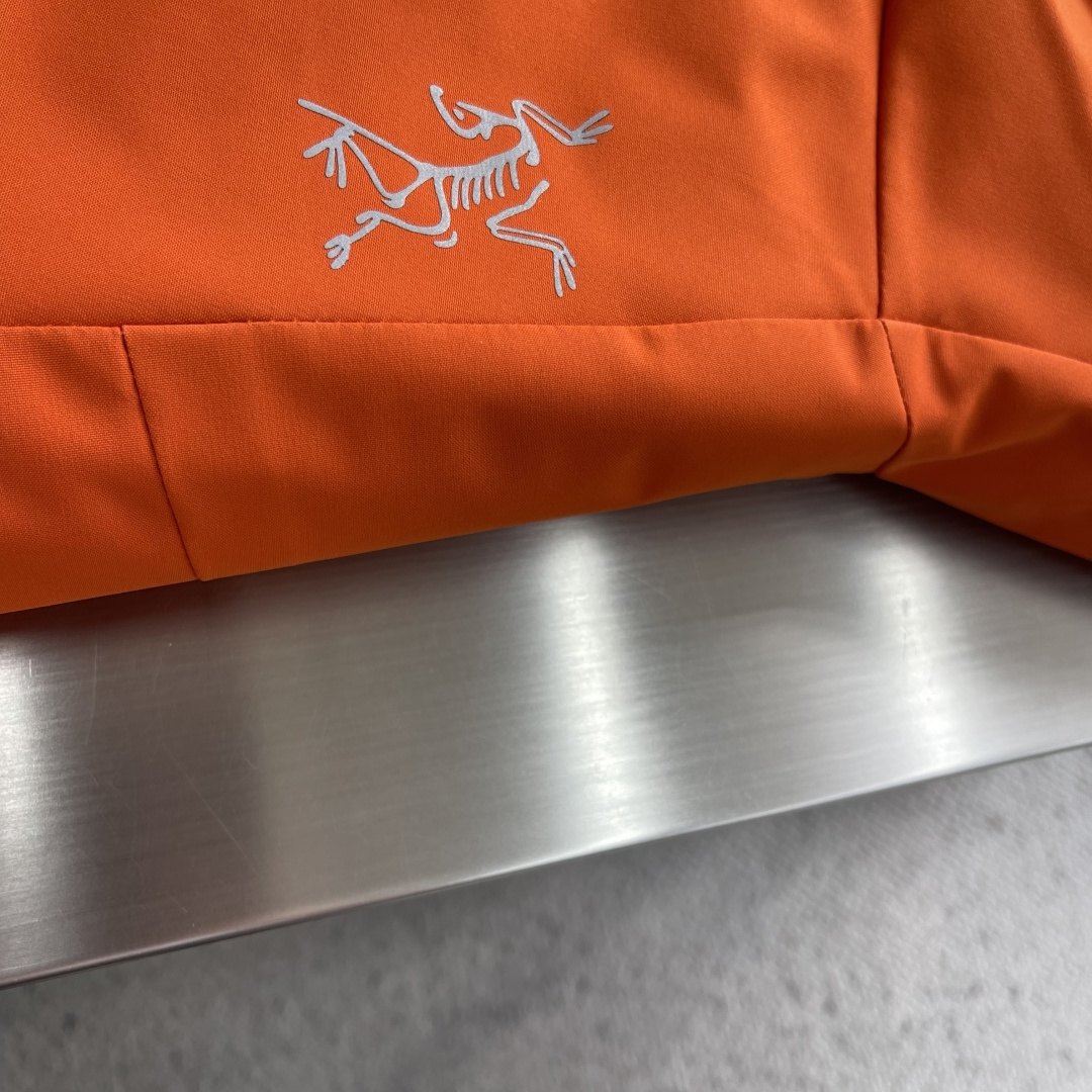 -🐦 鸟家 轻量硬壳户外冲锋衣！羽绒内胆三合一冲锋衣！户外山系风，适应多种场景穿着。赶紧给家里人安排件把