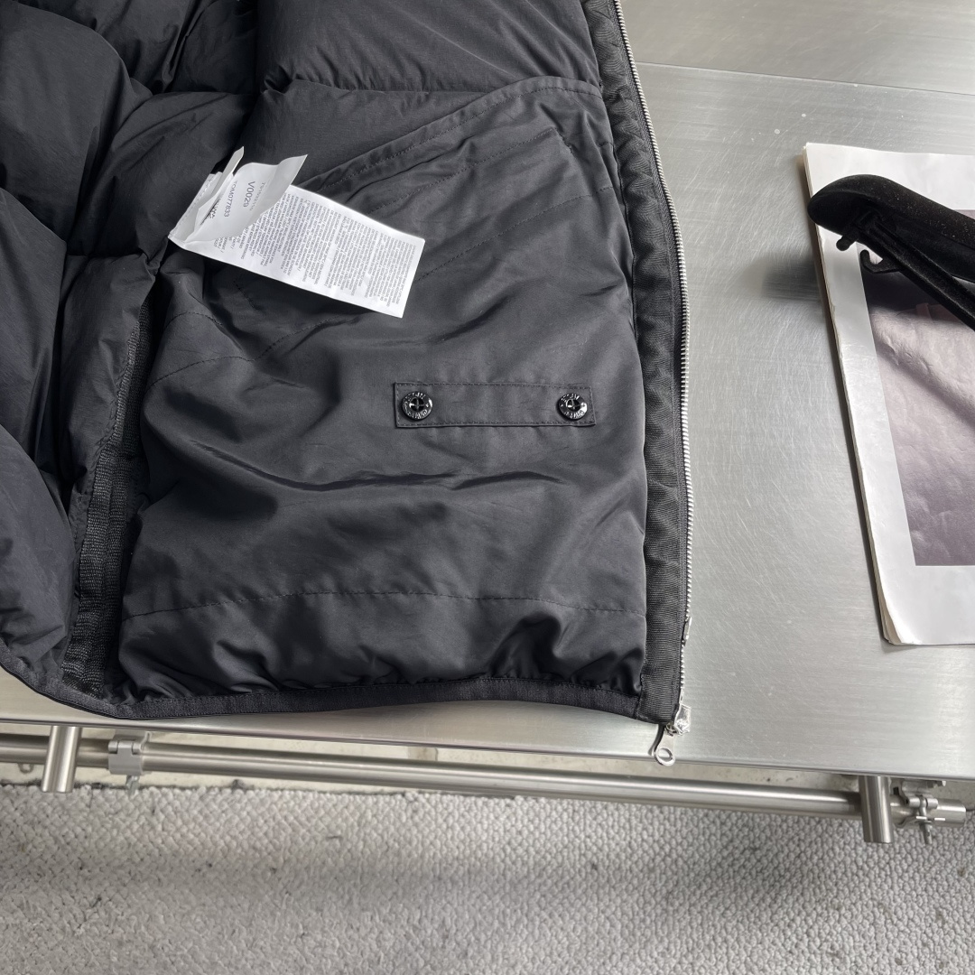-Stone Island 顶级羽绒服…石头面包超轻连帽羽绒….stone日本订单也很难做到的订单。25