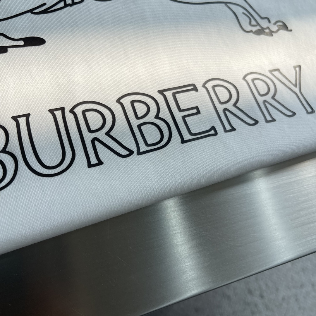 -BBR 2026新款印花圆领短袖T恤采用纯棉双纱面料，手感柔软细腻，颜色光泽度都超正，上身舒适透气！领
