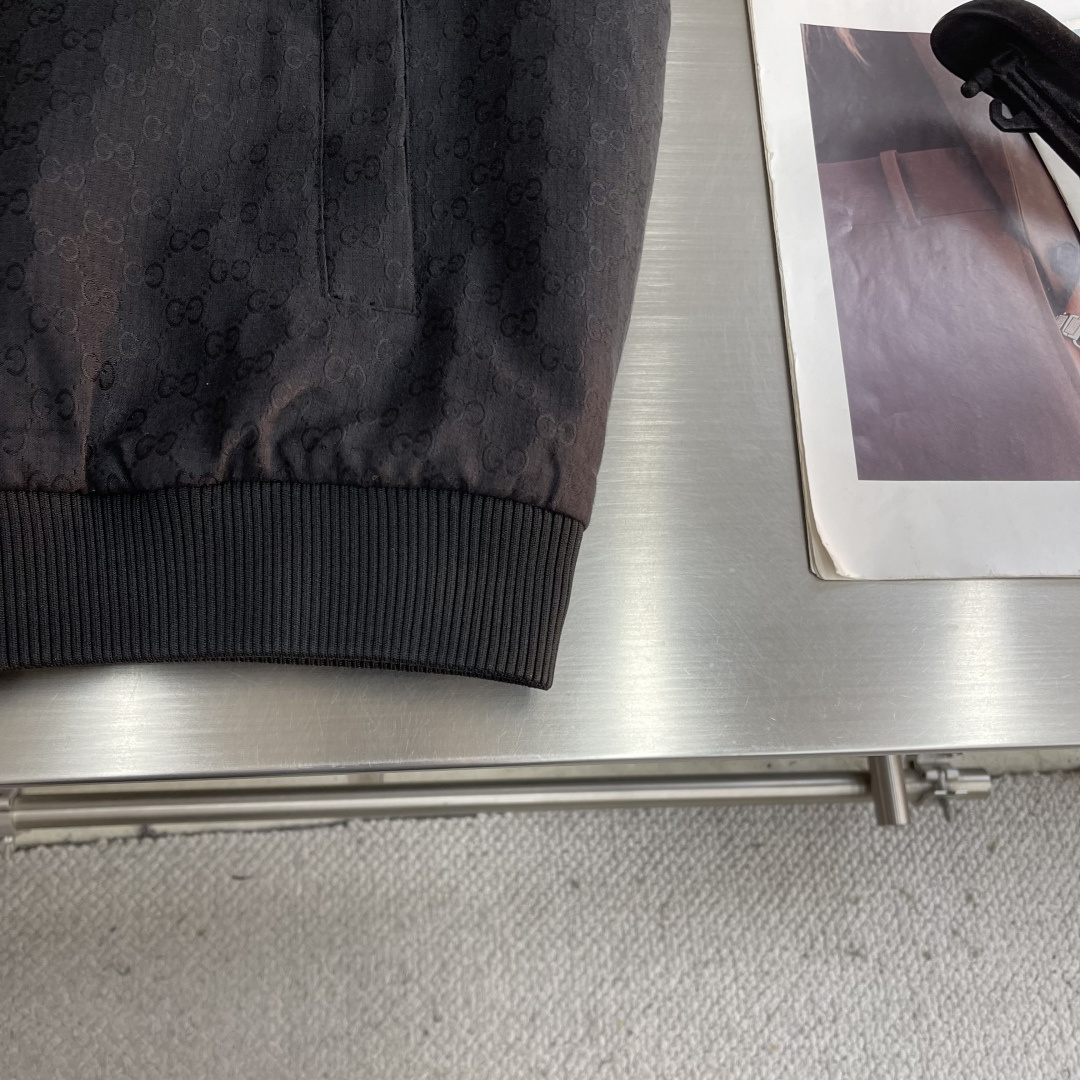 -GUCC 满印GG提花棉服定制黯金黑GG棉质微格织料以及双斜纹真丝方格夹层布 质感十足 厚重扎实 每一