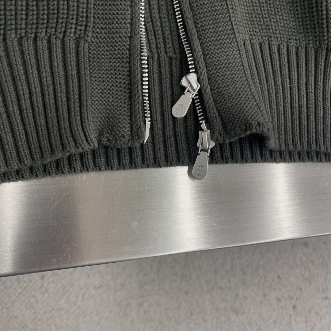 -Brunello Cucinelli- BC 拉链针织毛衣开开衫外套经典永不褪色实用与美观的相结合。独